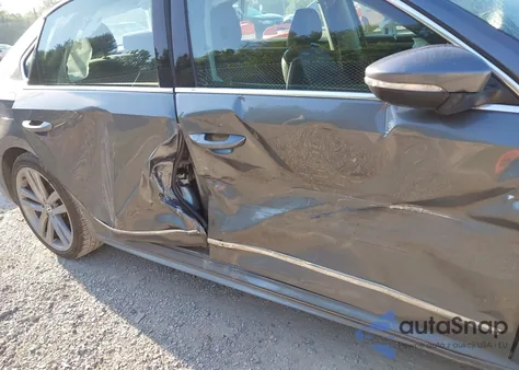 2017 Volkswagen Passat 1.8T R-Line from USA, damaged, VIN 1VWDT7A36HC076095